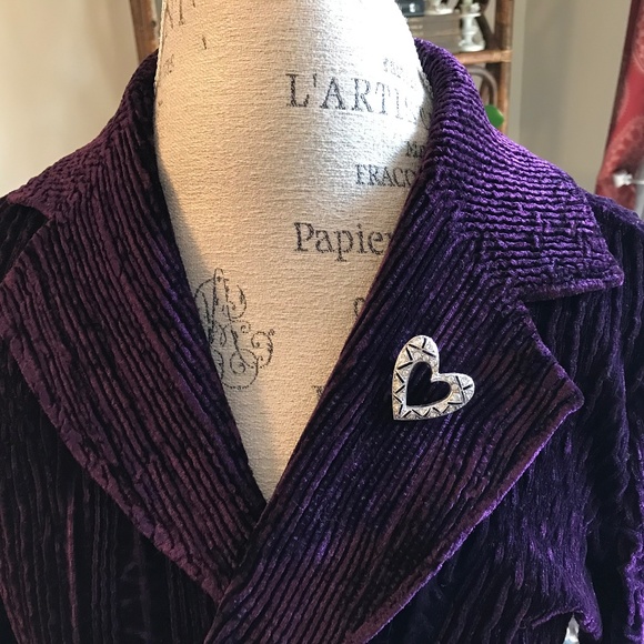 Coro Vintage Heart Pin Brooch - Picture 2 of 5